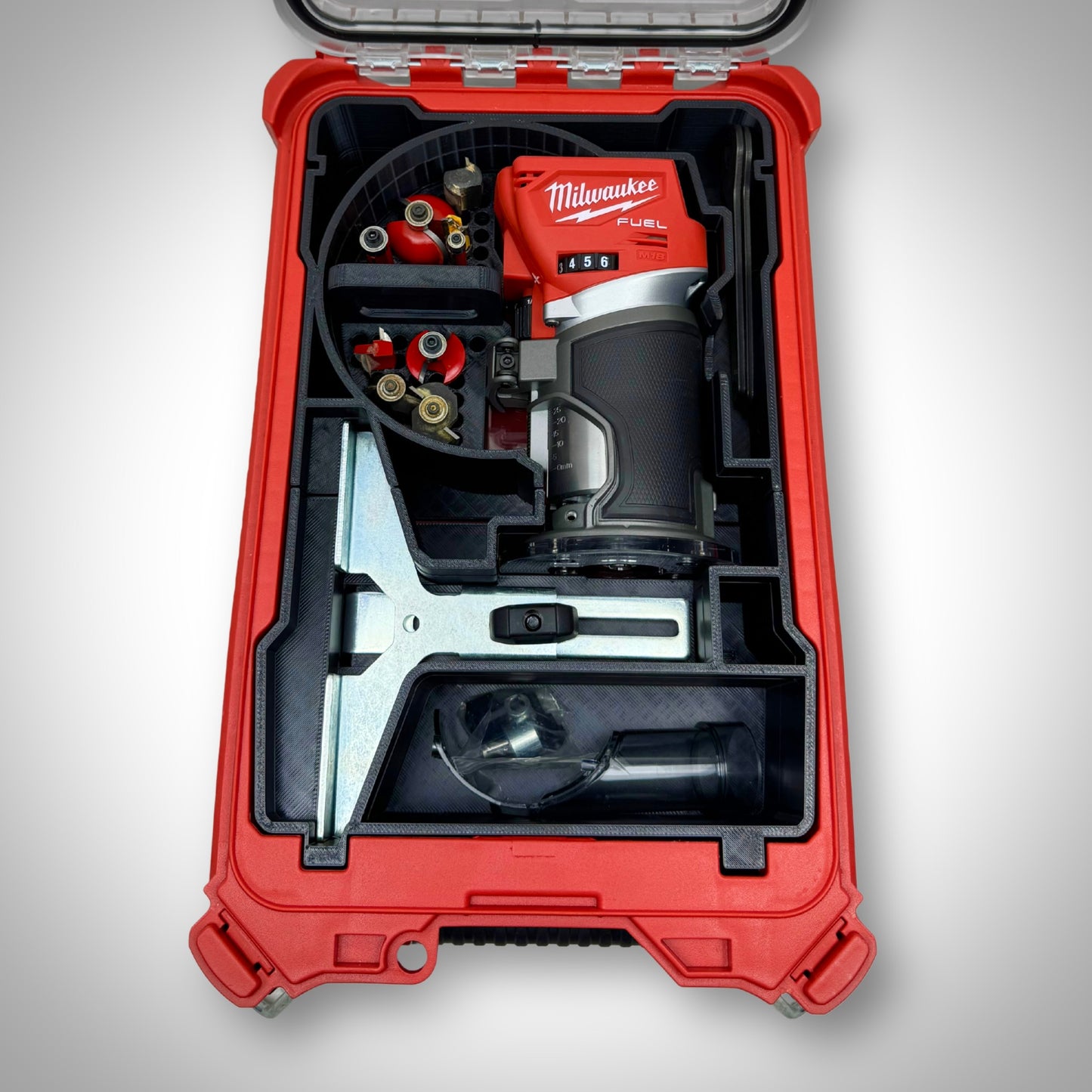 M18 Compact Router, edge guide, base plates, and accessories neatly arranged in the insert inside the Milwaukee PACKOUT™ Compact Organiser.