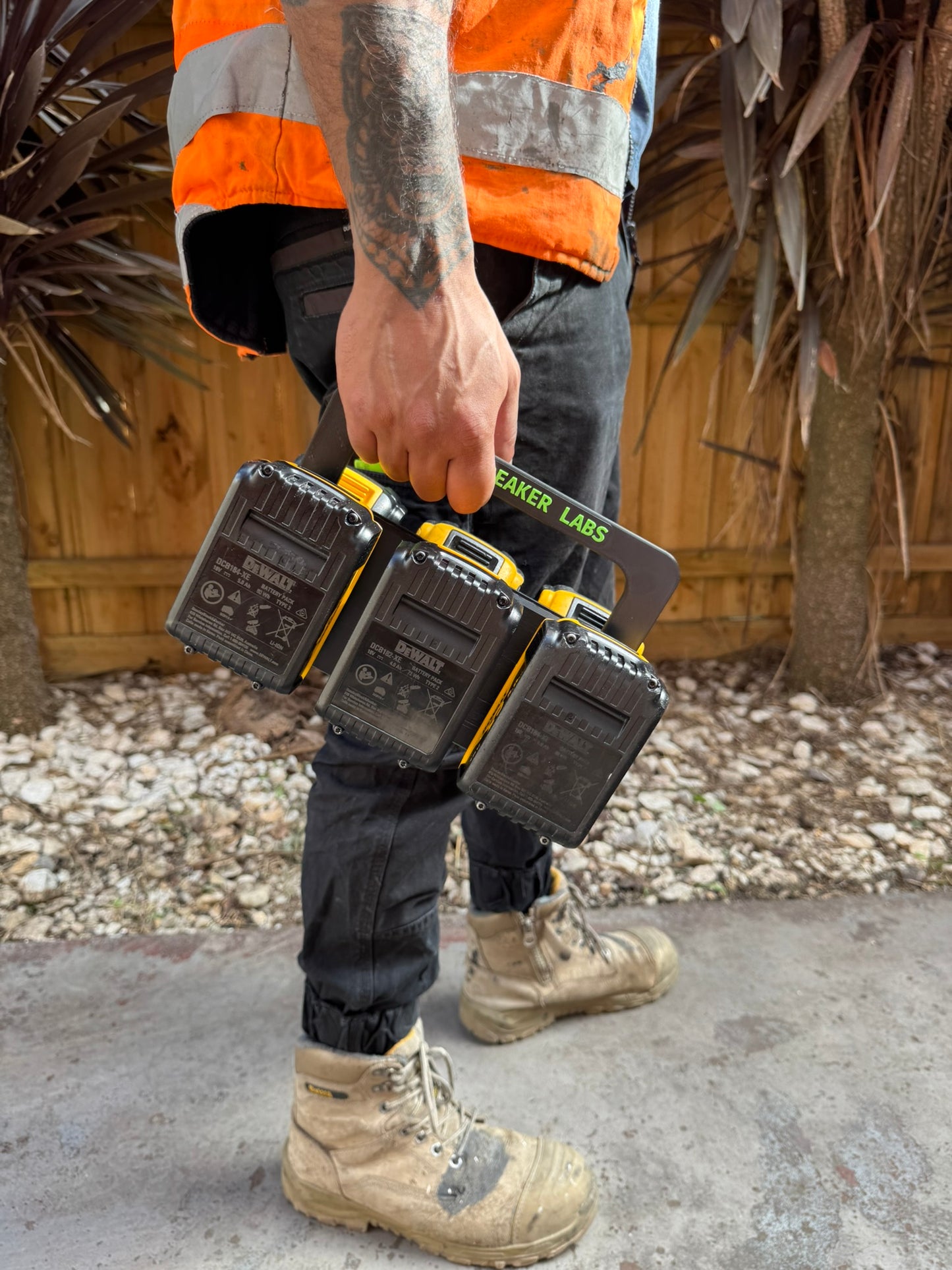 Dewalt 18V Battery Carrier with Retractable Handle - 6 Pack