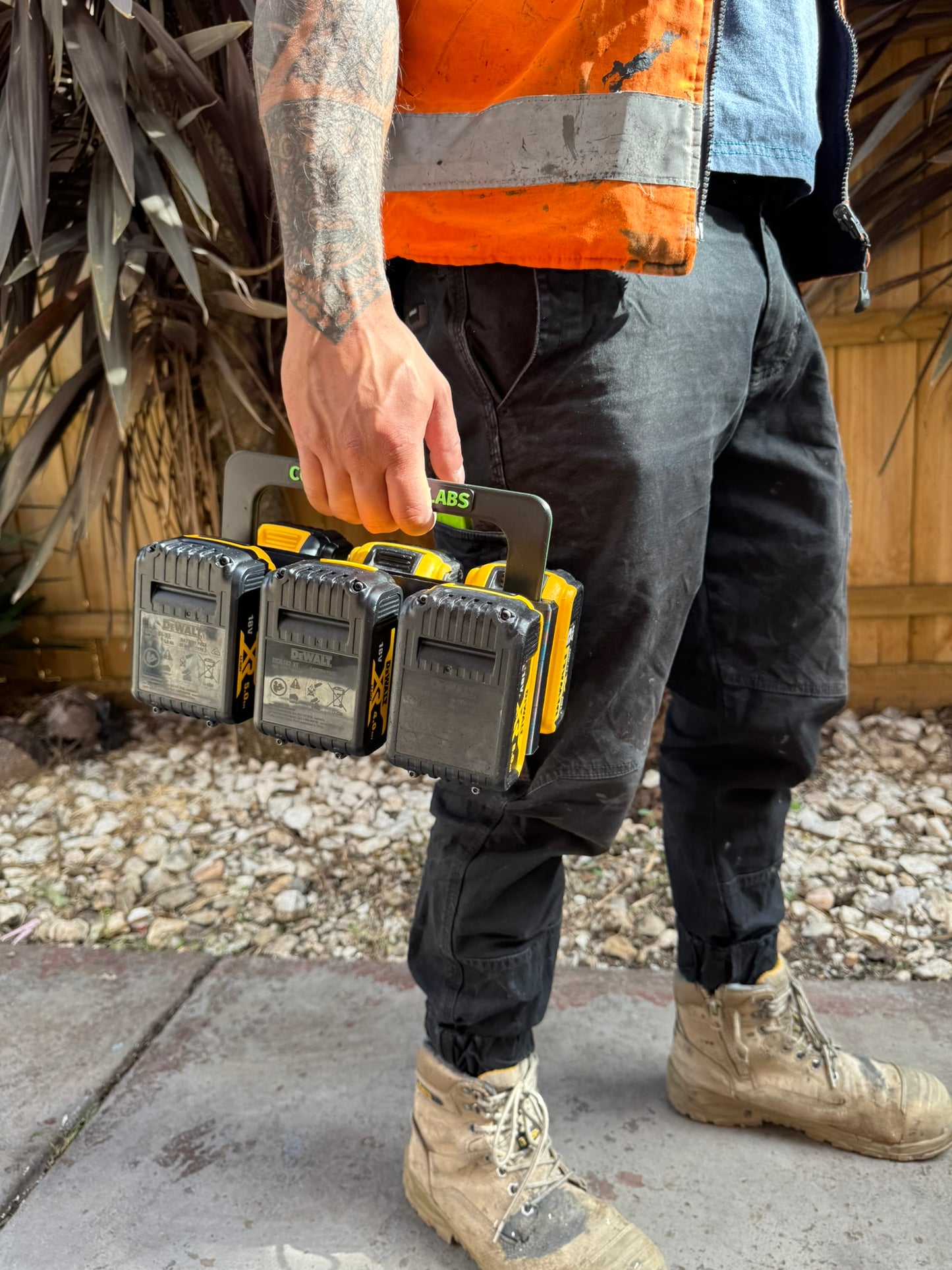 Dewalt 18V Battery Carrier with Retractable Handle - 6 Pack