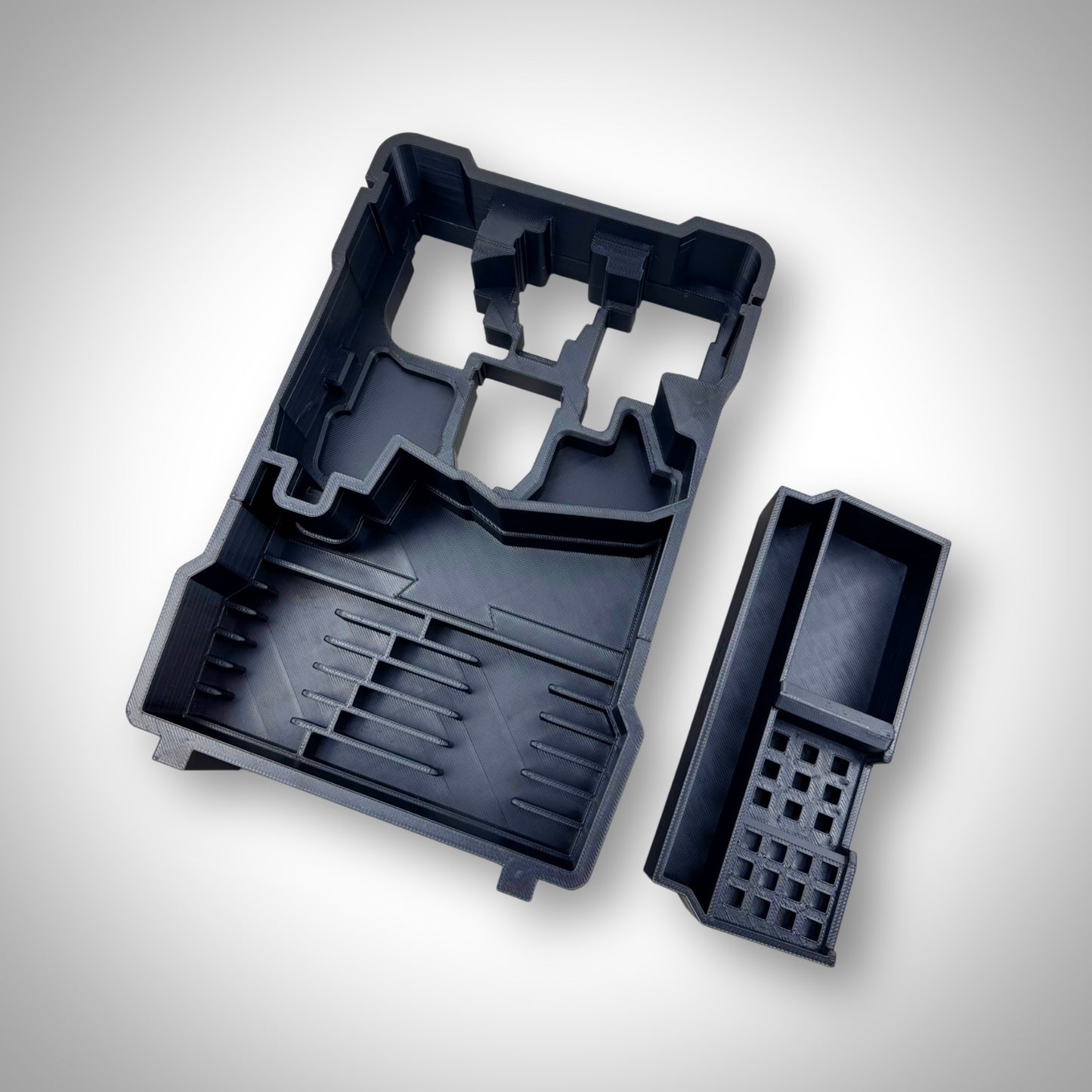 Installation Driver insert shown standalone—out of the PACKOUT™ container, with clearly defined compartments for each head and attachment.