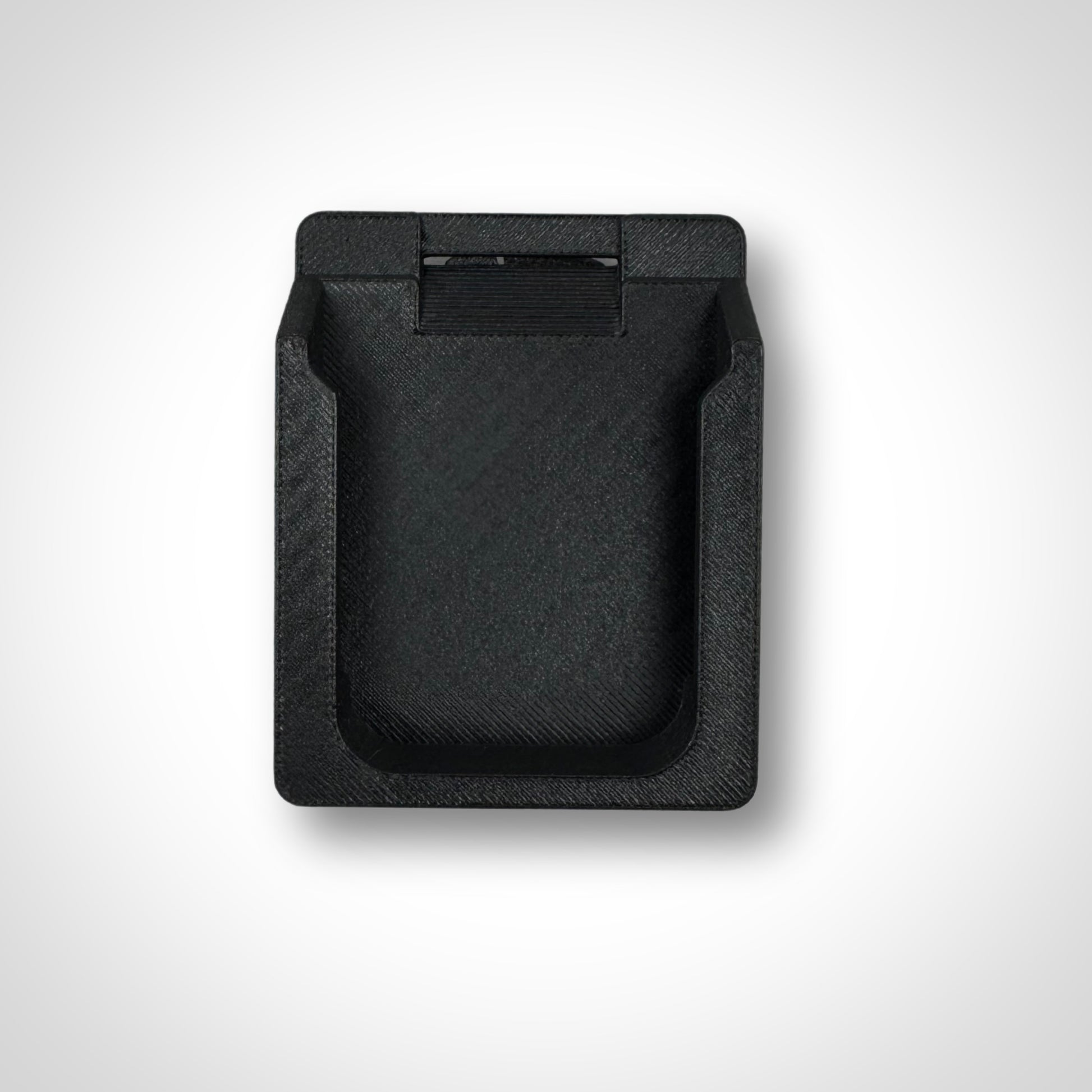 Makita 40V adaptor insert shown outside of the PACKOUT™, featuring molded battery slots for a precise, secure fit.